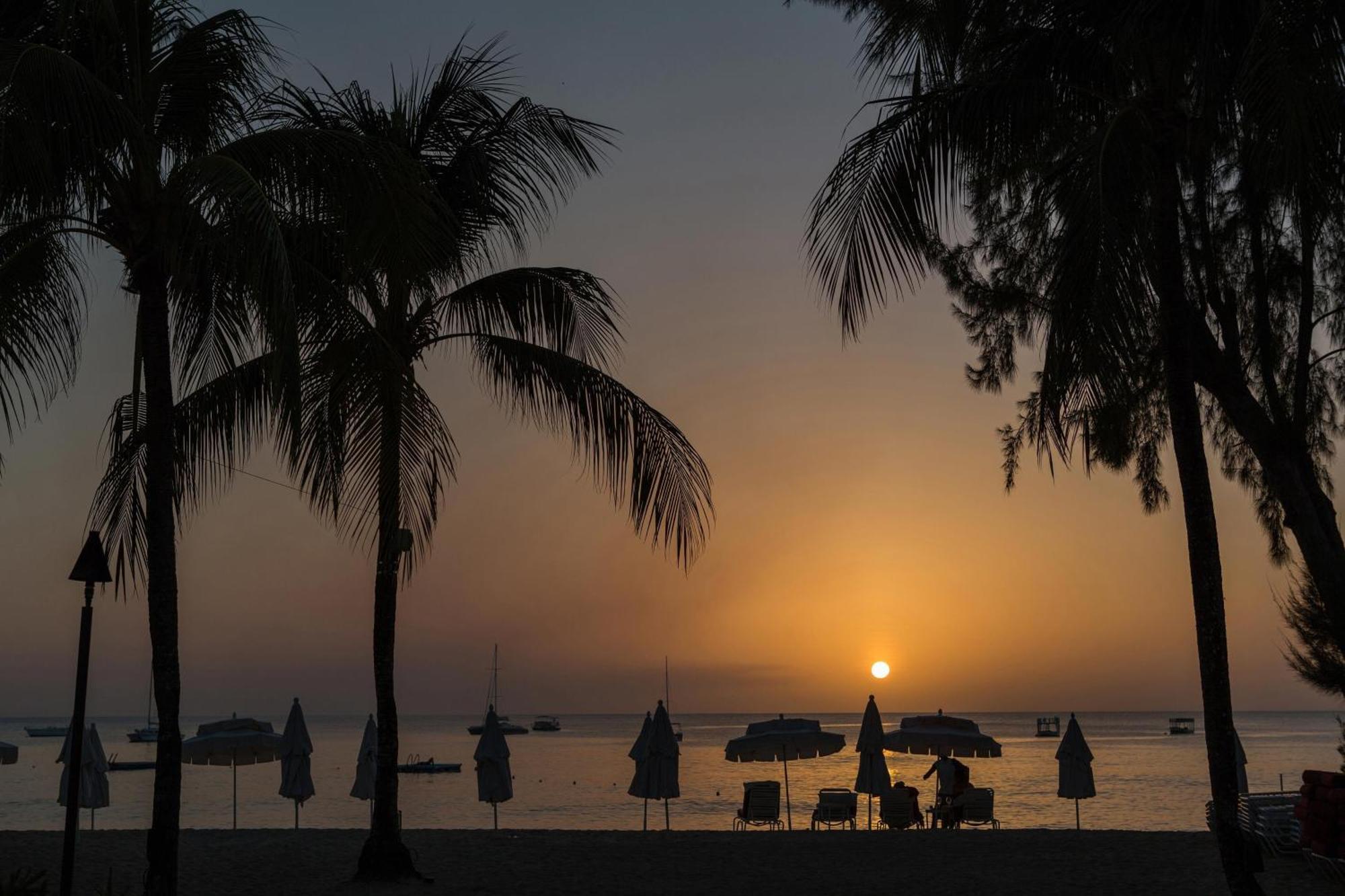 Colony Club By Elegant Hotels Saint James Bagian luar foto